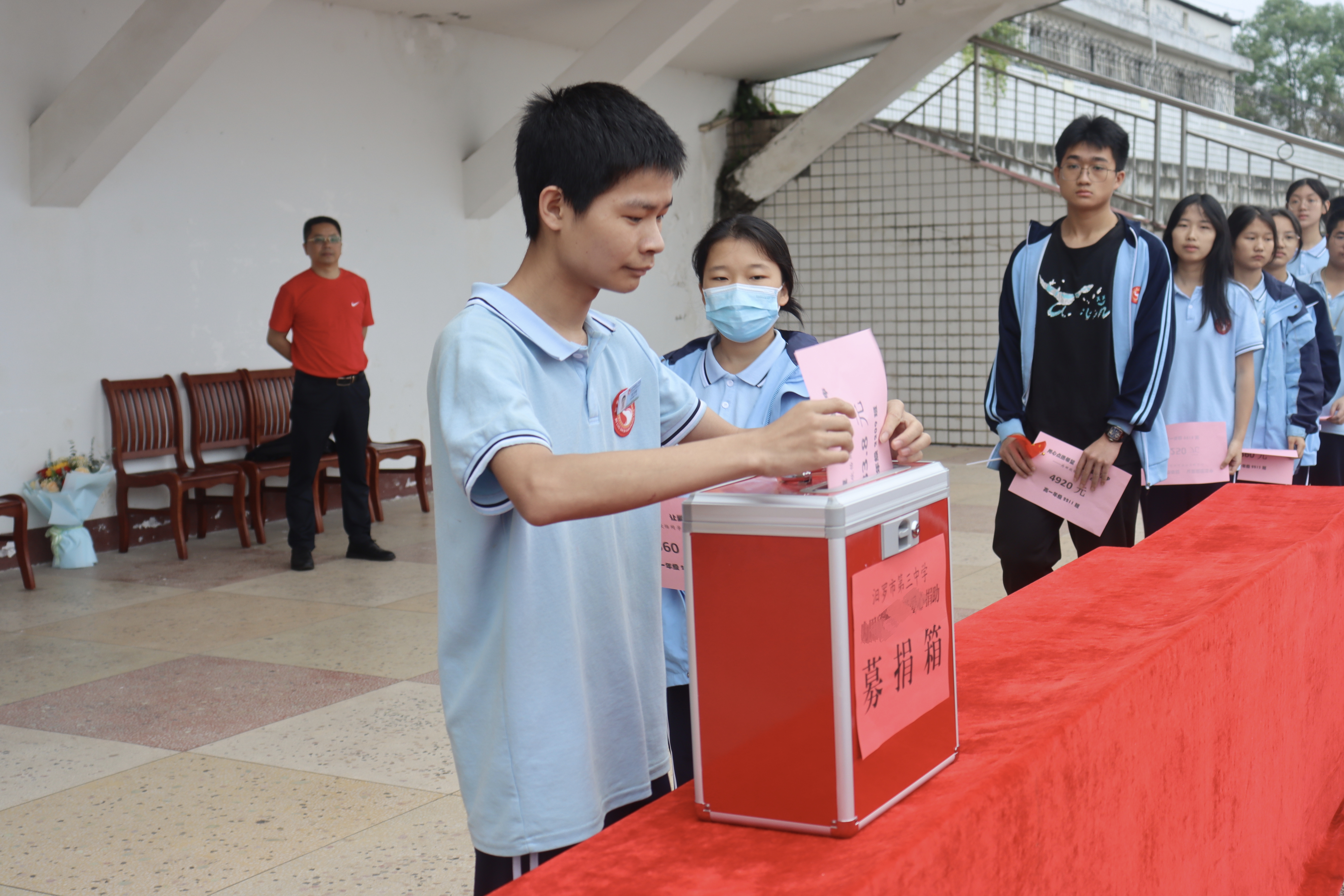 汨罗三中一高三学子患重病  师生捐款30多万元