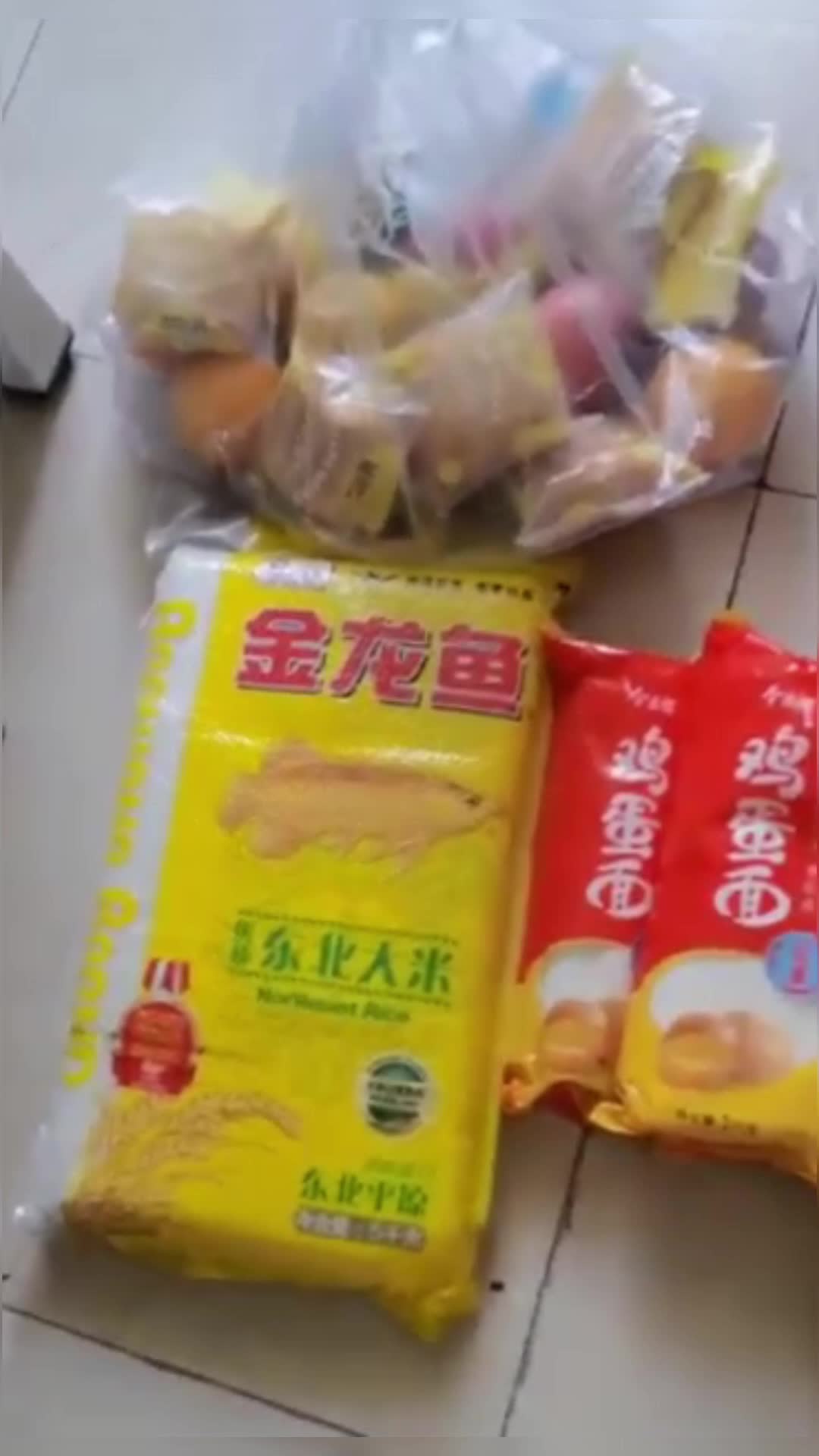 “这个剁辣椒，真是绝了”  在沪汨罗乡友收到暖心物资