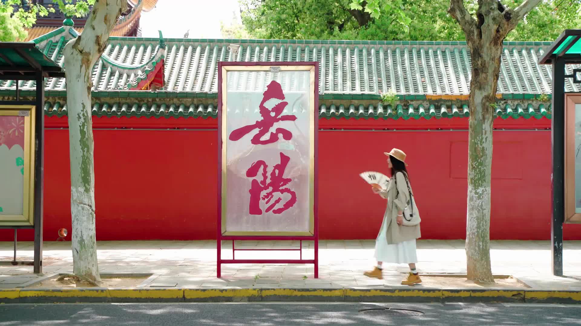 第四届湖南旅游发展大会丨跟着课本去旅行，在岳阳，“辣”是《岳阳楼记》里的忧乐情怀，是深夜烧烤摊的江湖豪情。