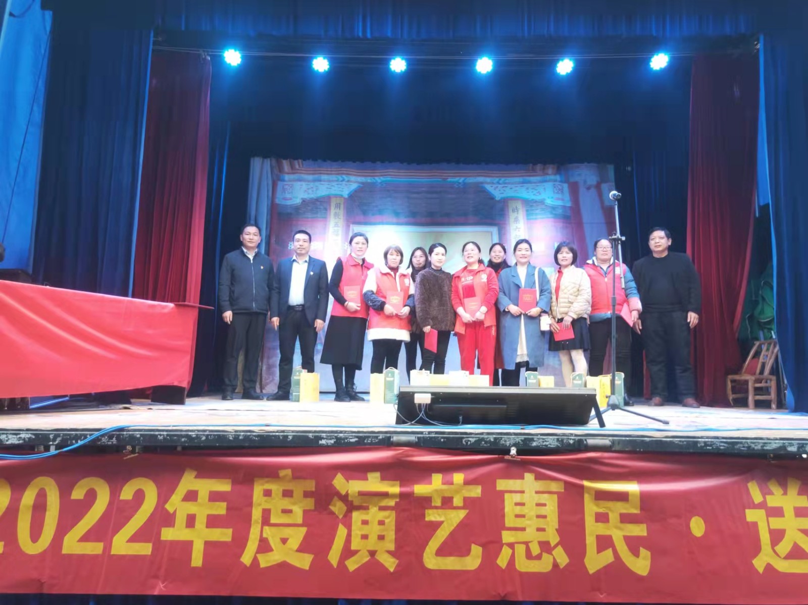 最美婆婆最美媳妇表彰遇送戏下乡 汨罗这个村劲吹文明风