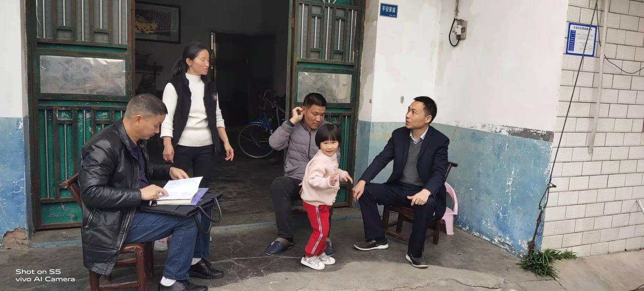 神鼎山镇：入户走访了解民意，动态监测助力乡村振兴