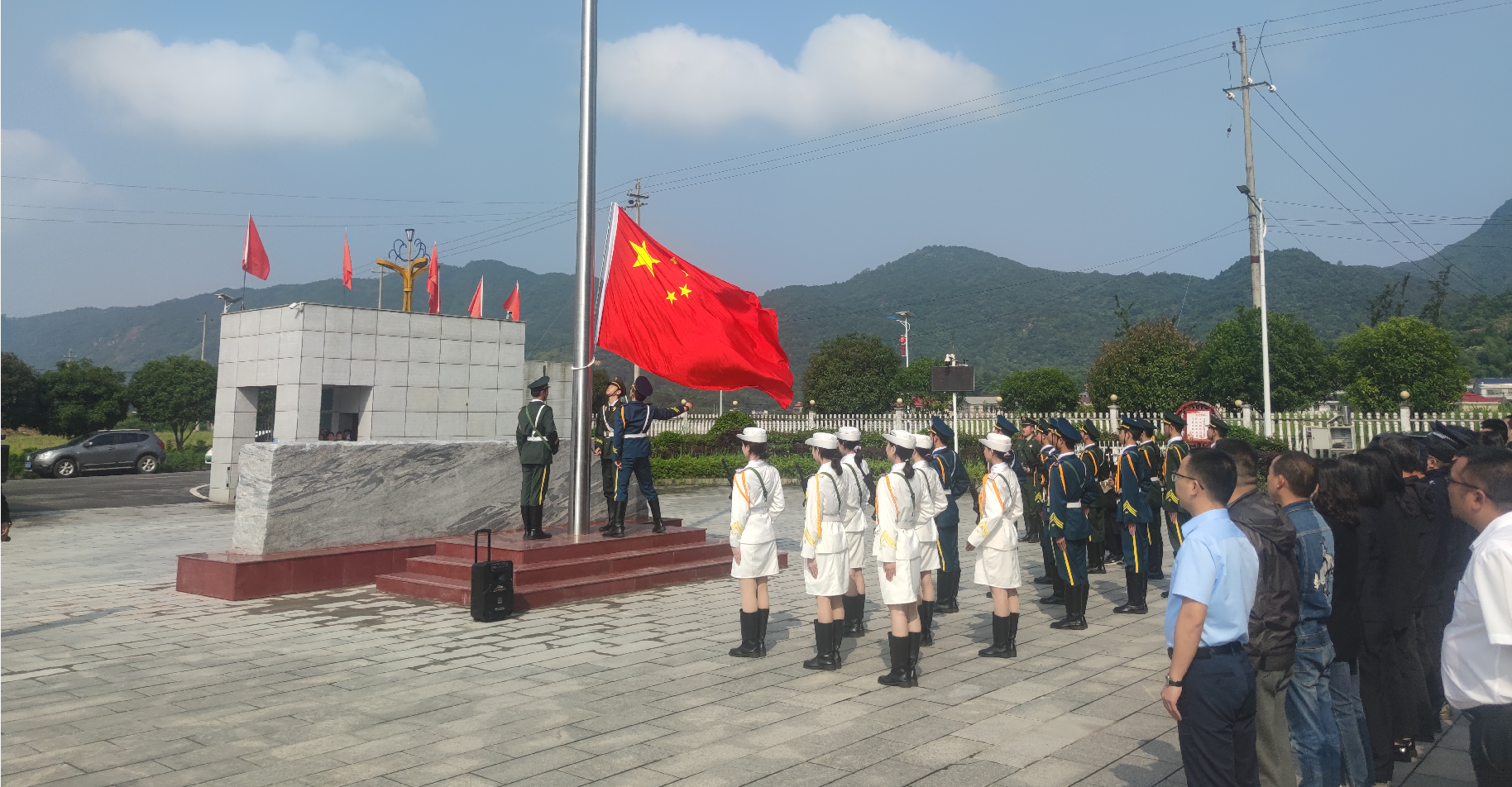 川山坪镇举行升旗仪式，凝聚四亮创建合力