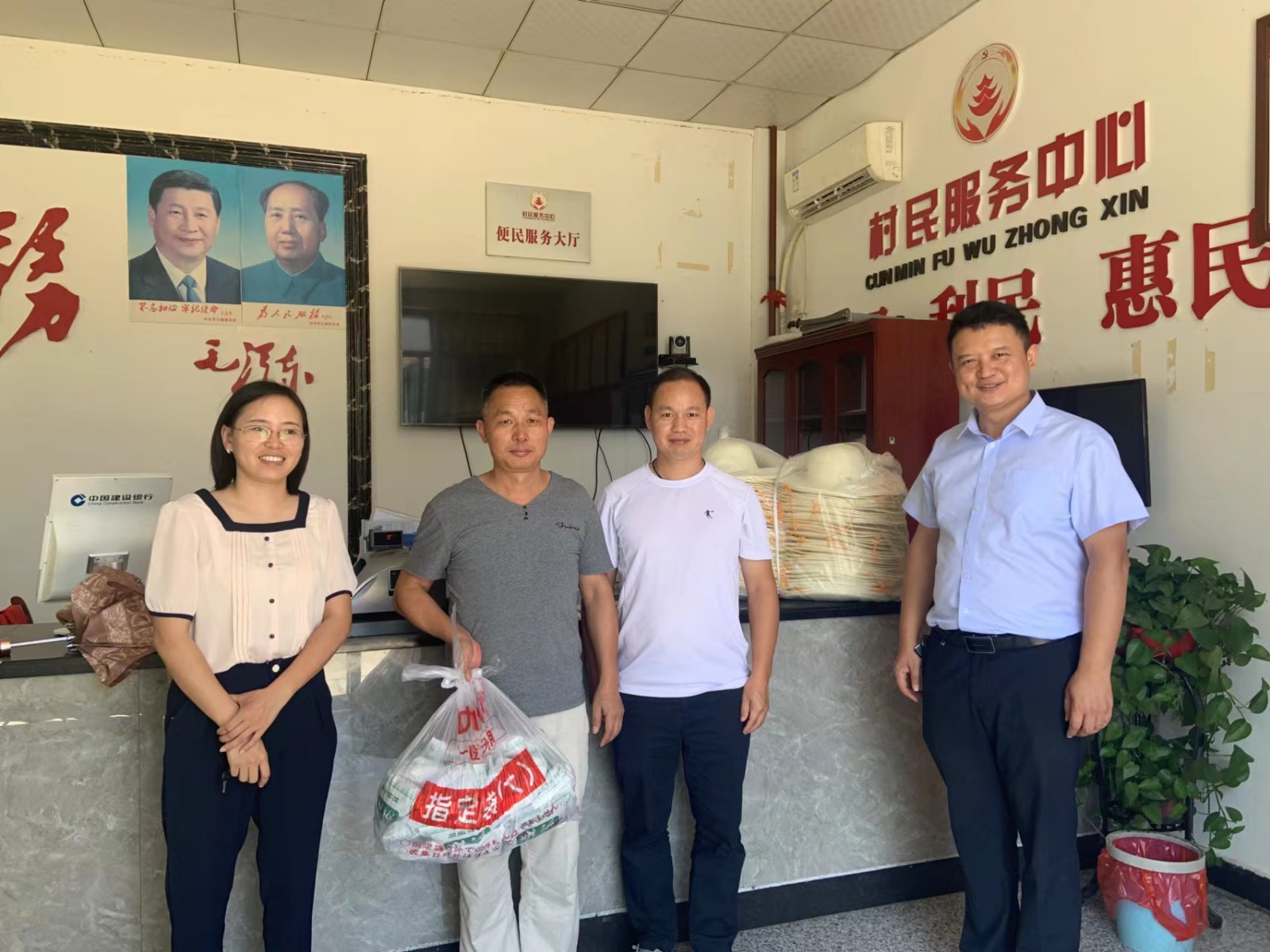 罗江镇：旱日送清凉，支农服务展担当