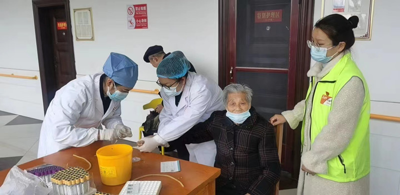 汨罗镇：尊老爱老显美德，公益查体暖人心