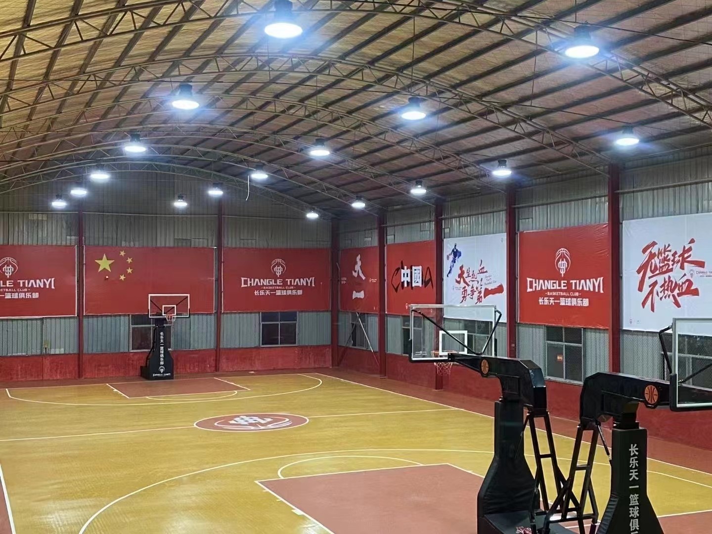 长乐镇：闲置操场变身体育馆，群众休闲又添好去处