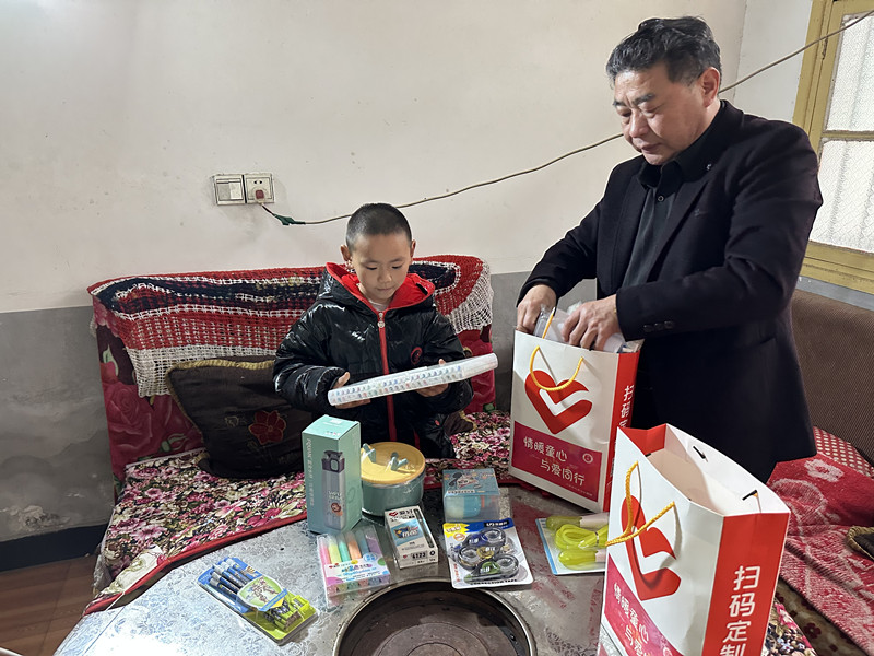 温暖过年｜汨罗镇：新春祝福入民家
