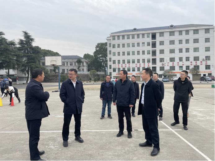 杨盛调研神鼎山镇