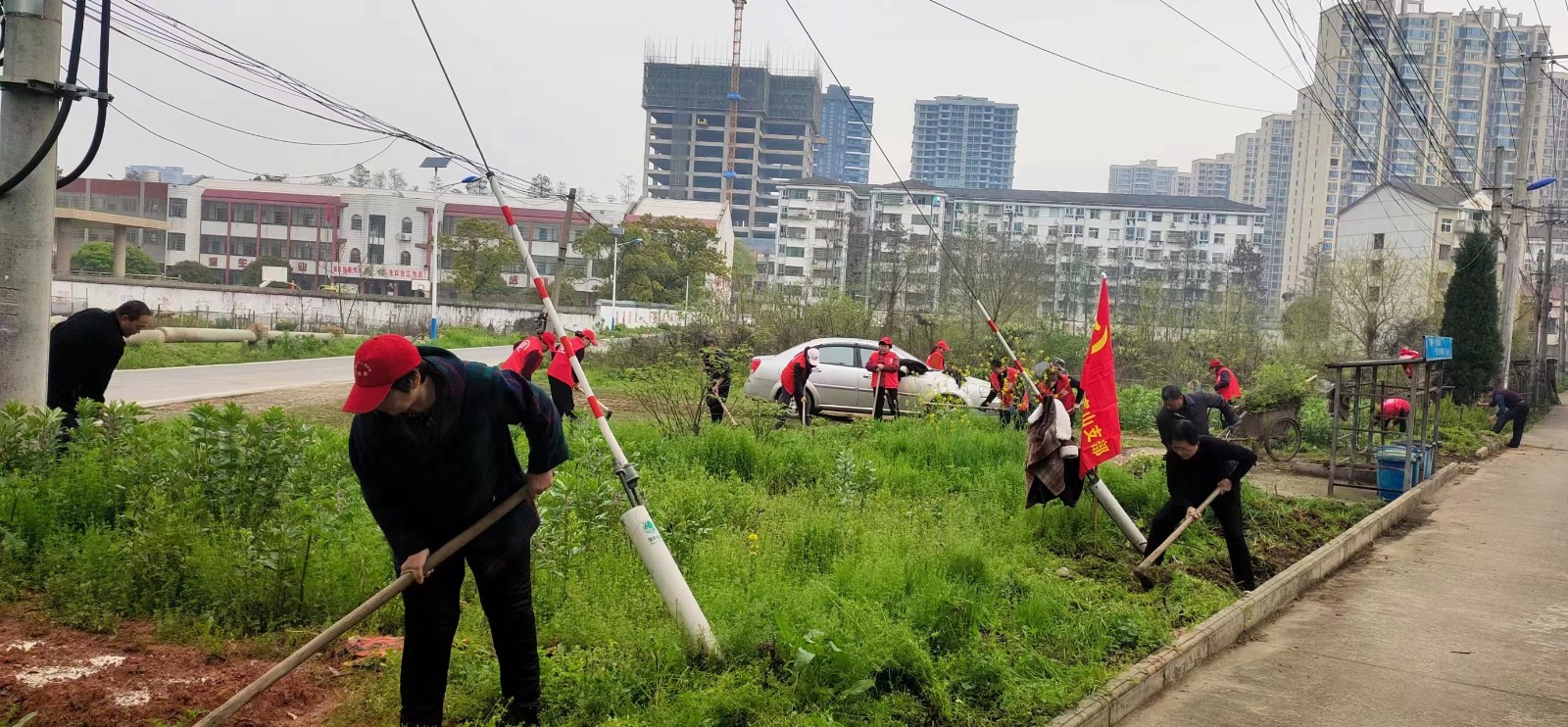 汨罗镇瞭家山社区：党员群众齐上阵 共建美丽宜居村庄