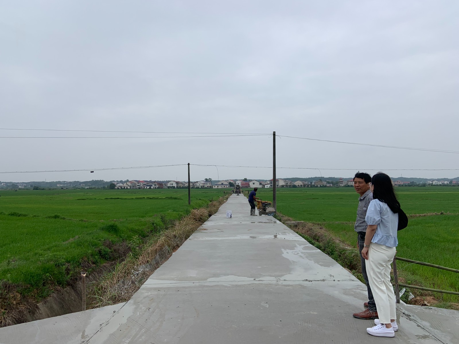 罗江镇黄市村：乡贤认领 铺设“暖心路”