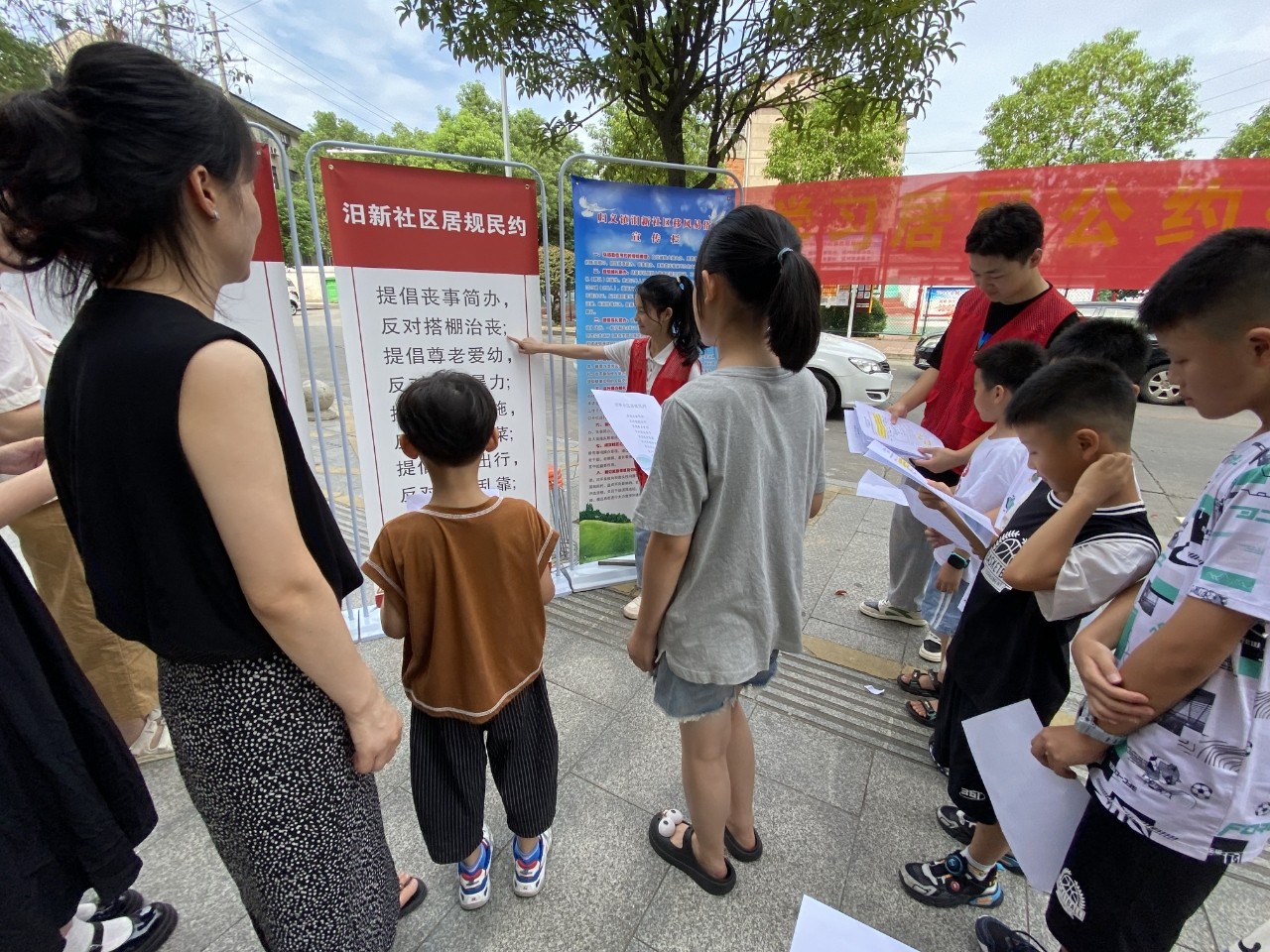 共创文明城丨归义镇汨新社区：学居民公约 促文明行为