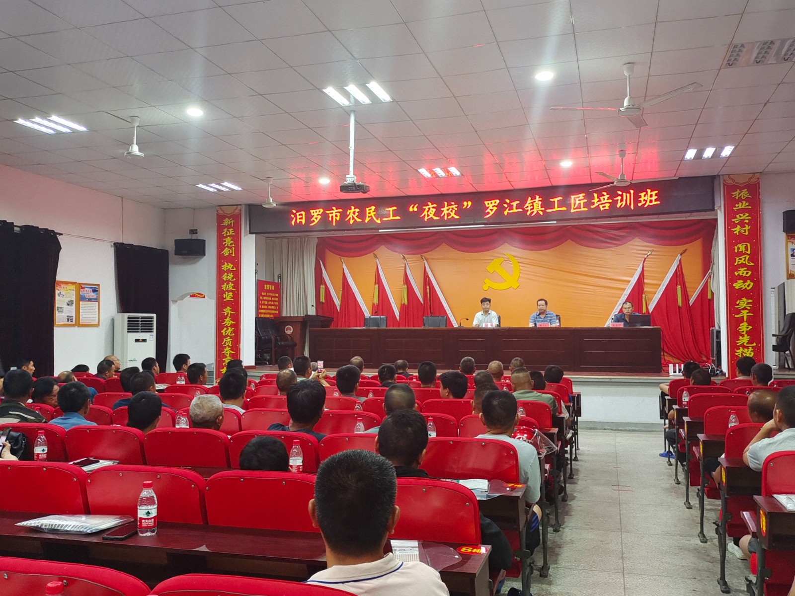罗江镇：“土师傅”变成“正规军”  助力美丽乡村建设