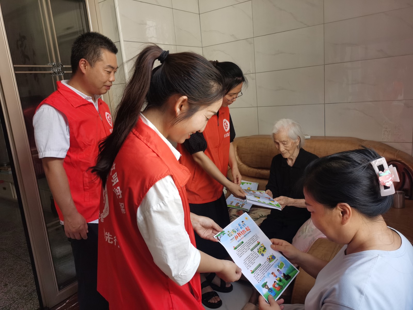 共创文明城丨汨罗市委政法委：垃圾分类新时尚， 携手共创文明城