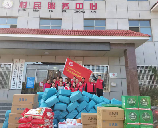 重阳送暖   白塘镇走访慰问132户困难老人