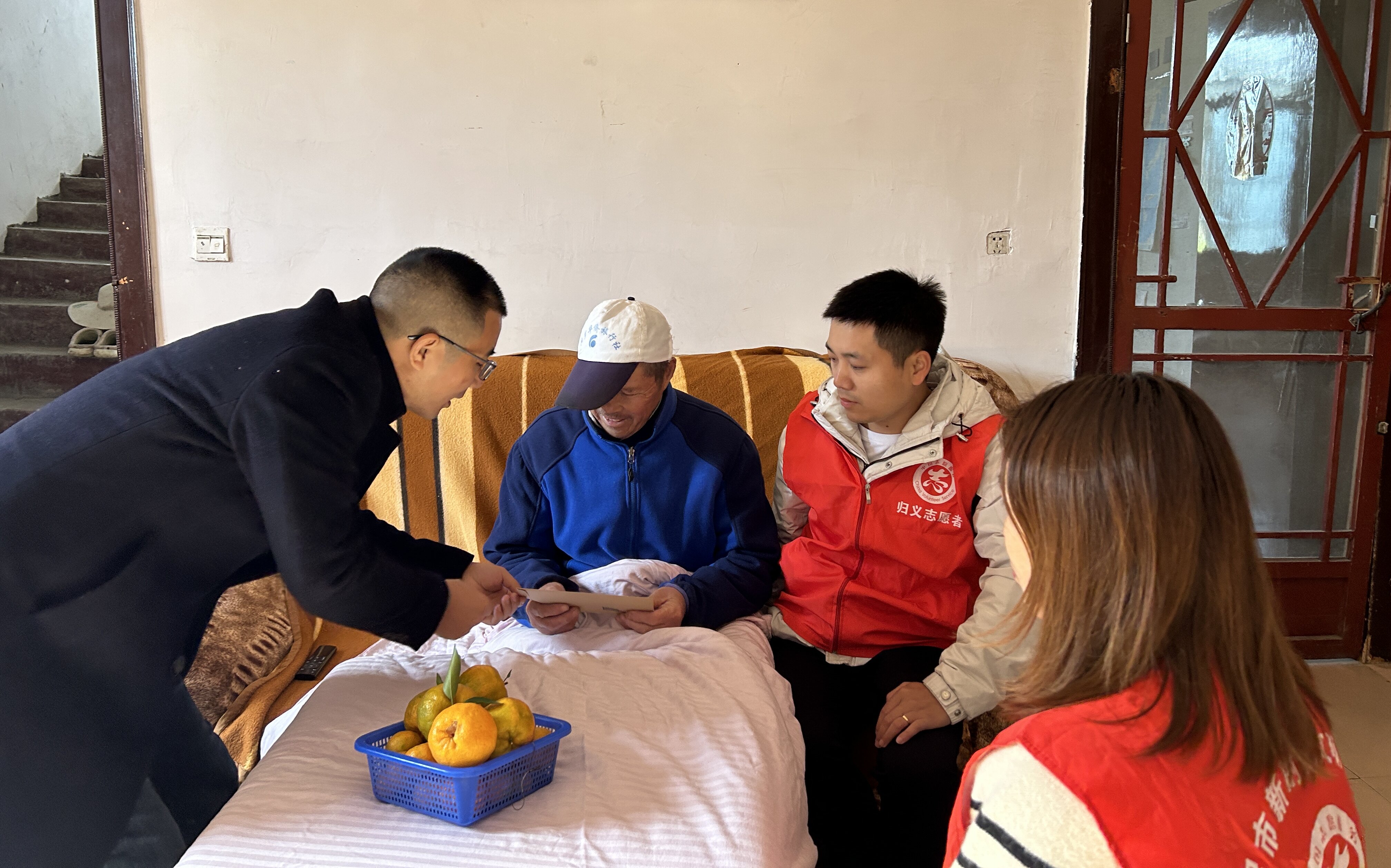 “三问三看三解”，归义镇走访慰问20名困难家庭学生