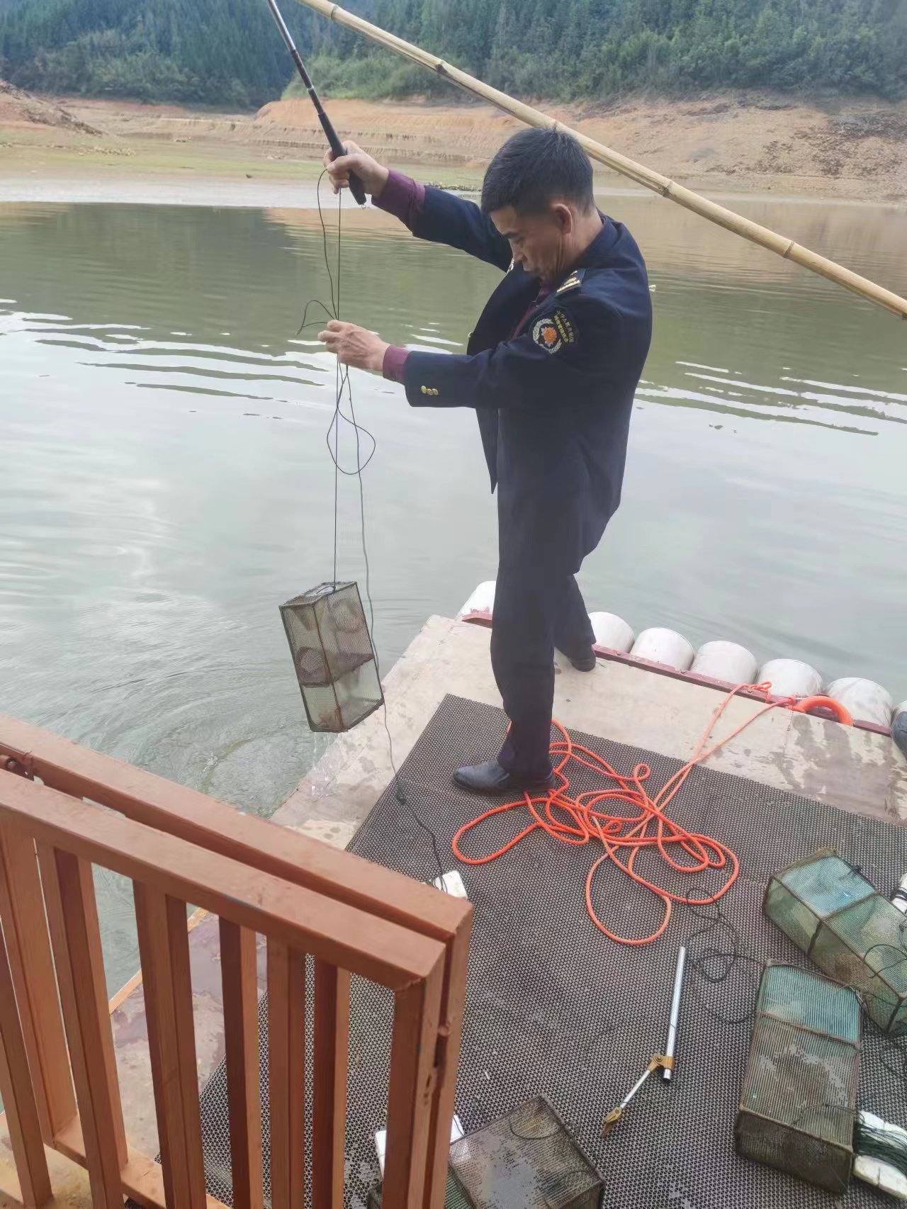 守护饮用水水源地  三江镇开展联合执法