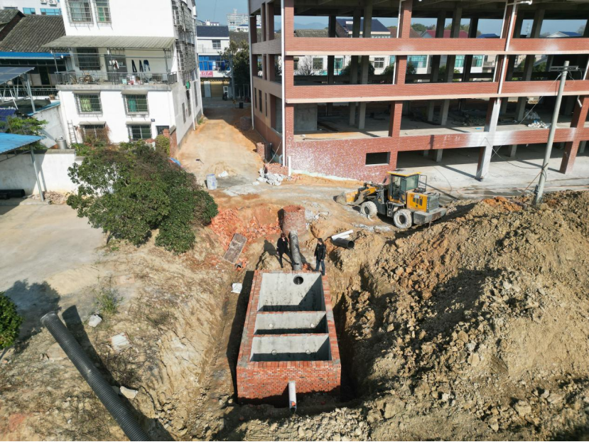 多户联建化粪池，汨罗神鼎山镇亮出农村集镇厕改“新招式”