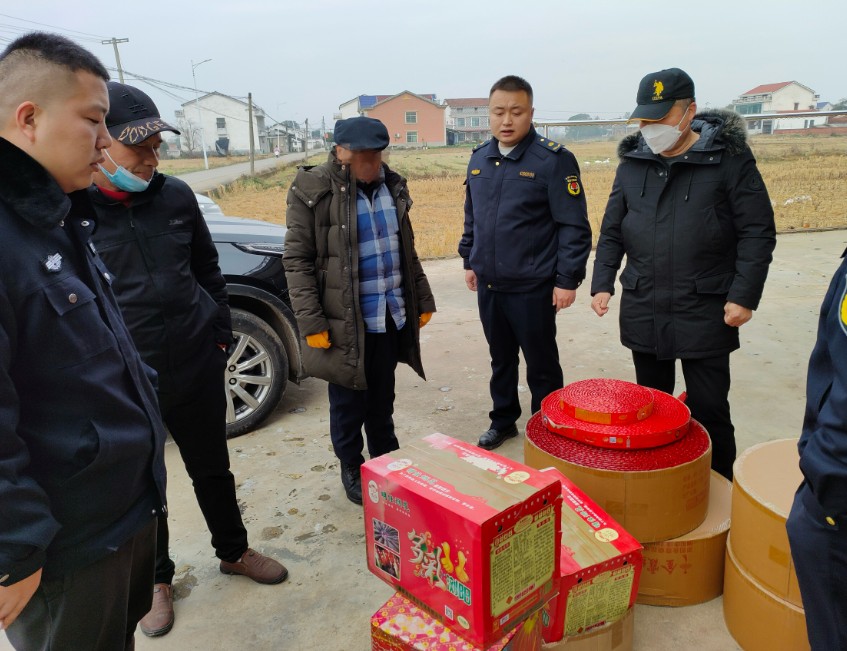 严守岁末安全关 汨罗镇开展烟花爆竹“打非治违”专项整治