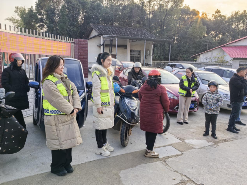 神鼎山镇：多措并举，拧紧校园“安全阀”