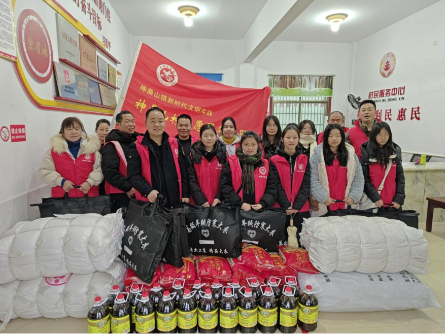 神鼎山镇：上户慰问送关怀， “敲门行动”暖寒冬