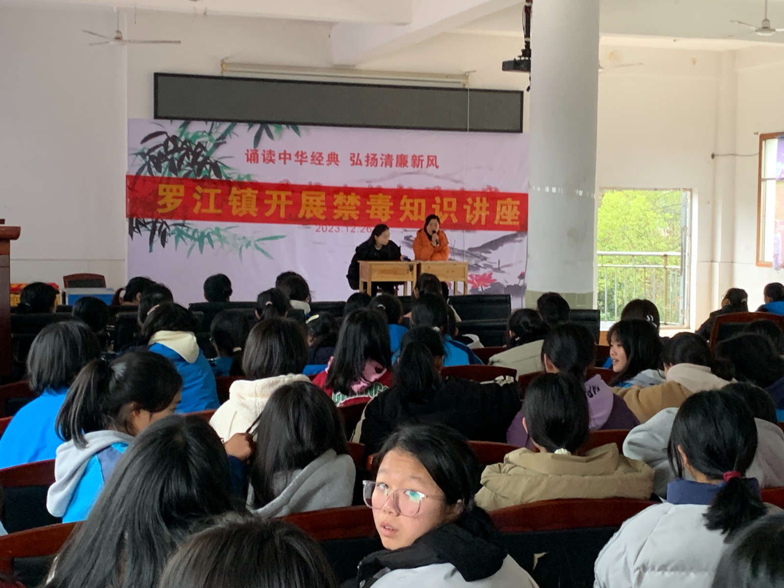 罗江镇：“禁毒第一课”护佑青春不“毒”行