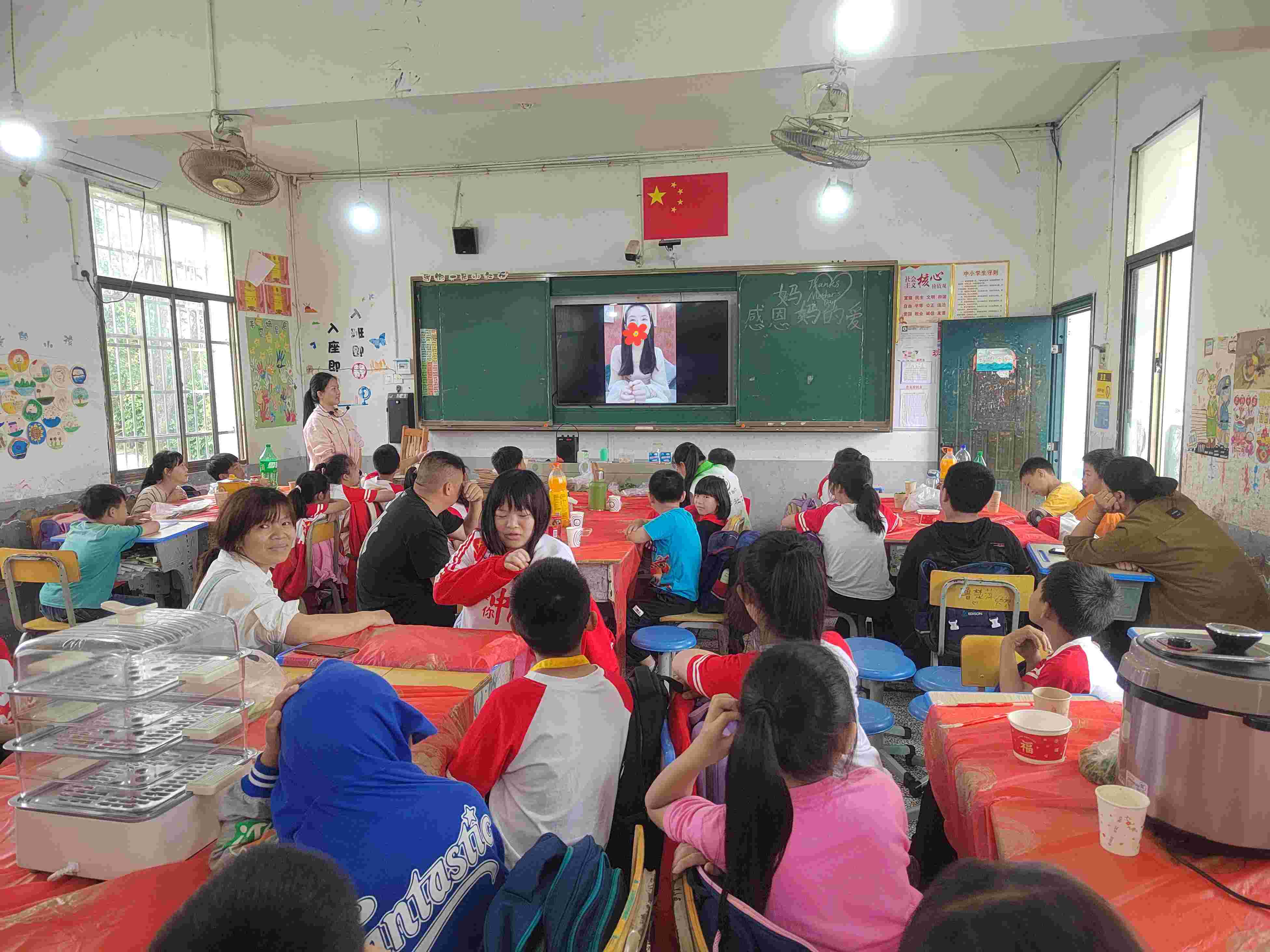白水镇：浓浓饺子香，情暖母亲节