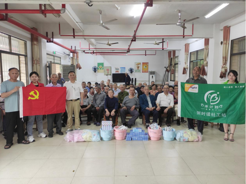 弼时镇：爱心人士送温暖 浓情满满敬老院