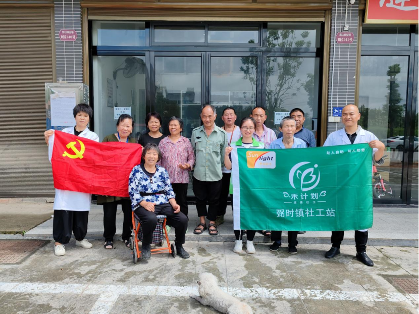弼时镇：义诊进社区，关爱老年人健康