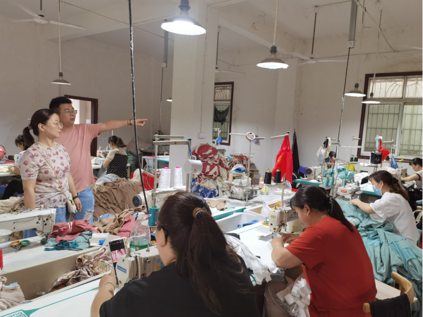 弼时镇：帮扶车间生产忙  就业增收有奔头