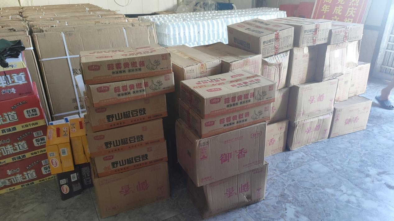三江镇：发放救灾物资 温暖困难群众