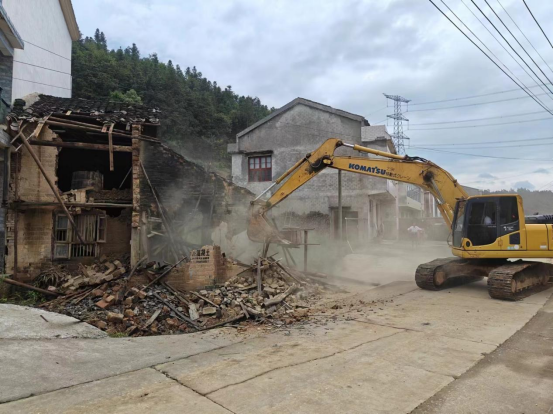 三江镇：拆除危旧房屋  提亮乡村底色