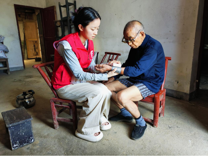 汨罗阳光社工：炎炎夏日，为老服务“不降温”
