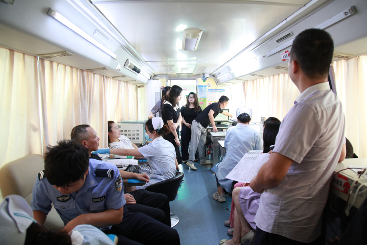 汨罗法院爱心献血近20000毫升