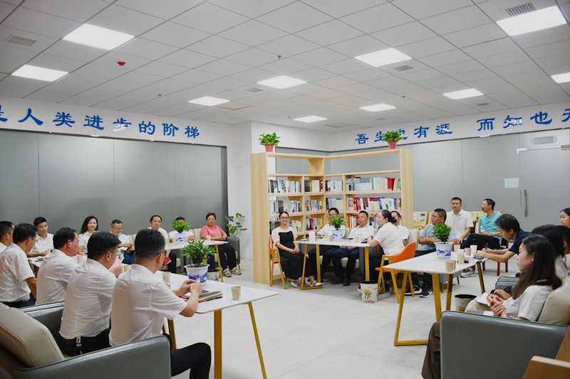 汨罗市一中举行教师代表座谈会