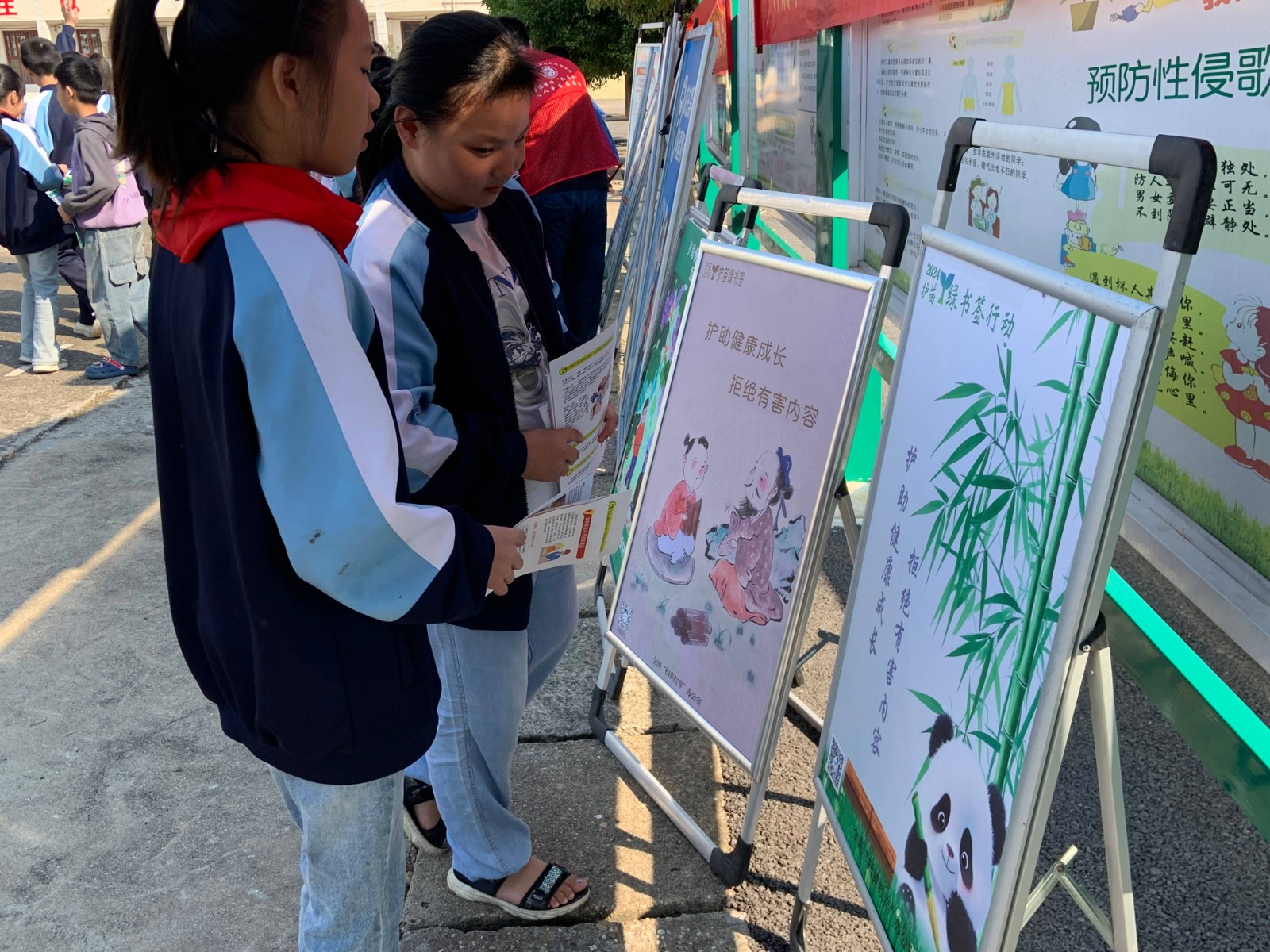 罗江镇：“绿书签”进校园 “护苗”在行动