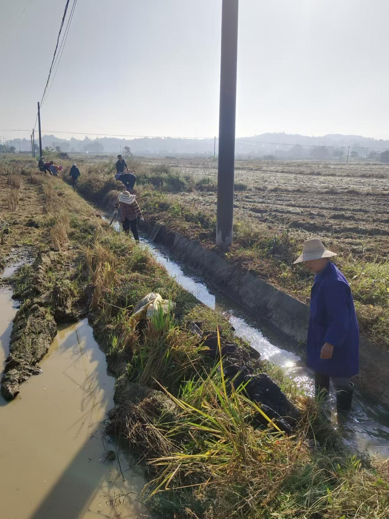 神鼎山镇：水利冬修动手早 村民自发清淤通渠