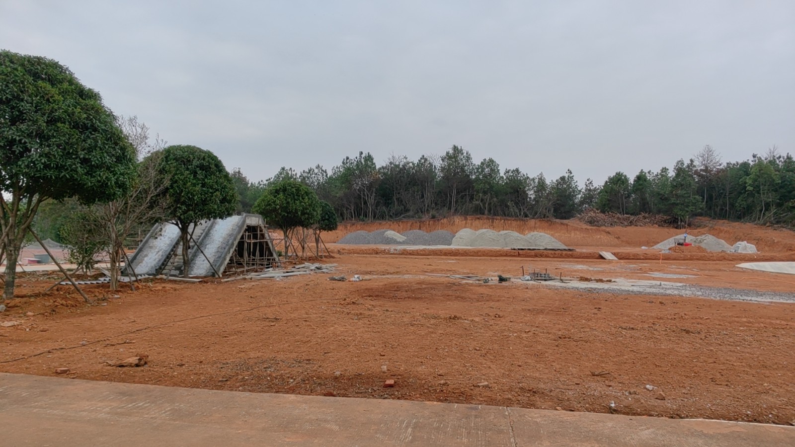 桃林寺镇石桥村：热心乡贤出资300余万元新建文体休闲中心
