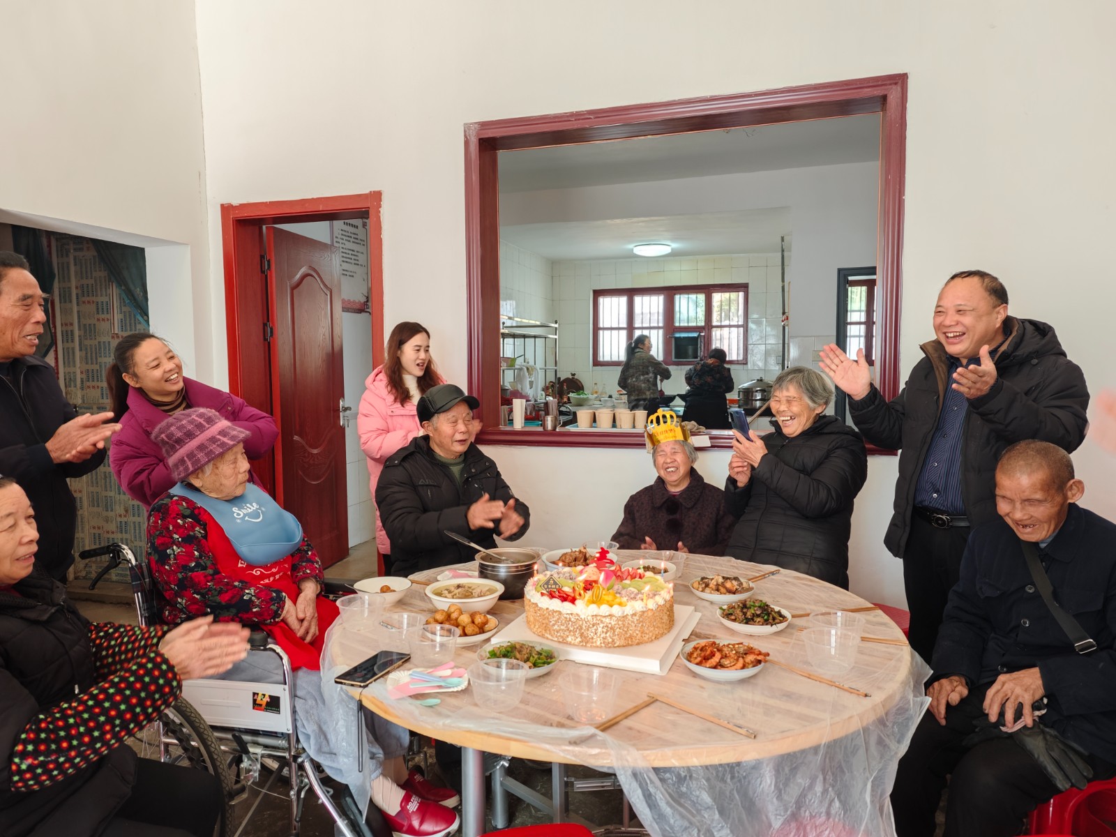 罗江镇罗江村冬日暖阳里的一场特殊生日会