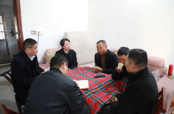 汨罗市人民法院院长李芬到桃林寺镇走访联络人大代表