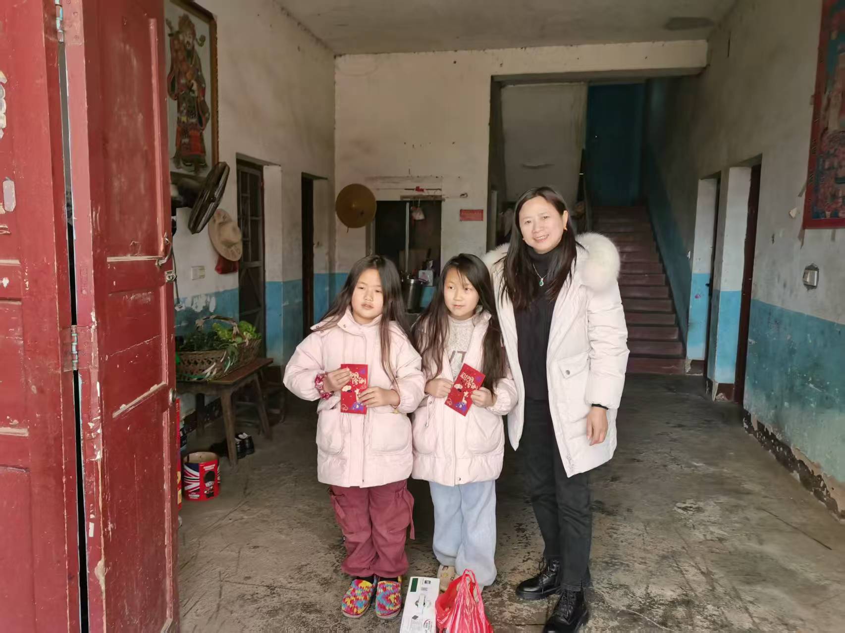 三江镇荆浒村：情浓元宵节 慰问暖人心