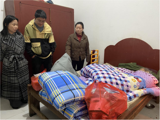 古培镇开展"暖心行动"关爱失独老人