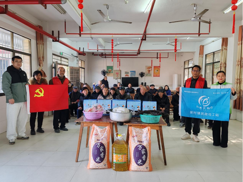 弼时镇：阳春三月学雷锋，敬老院里暖意浓