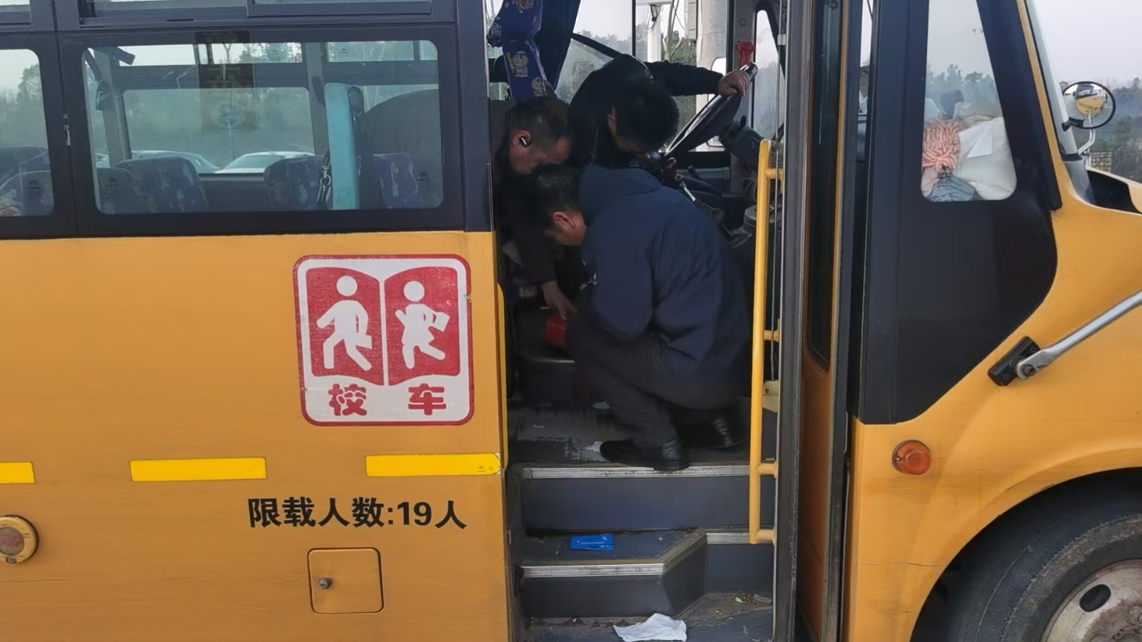 罗江镇开展校车安全突击检查