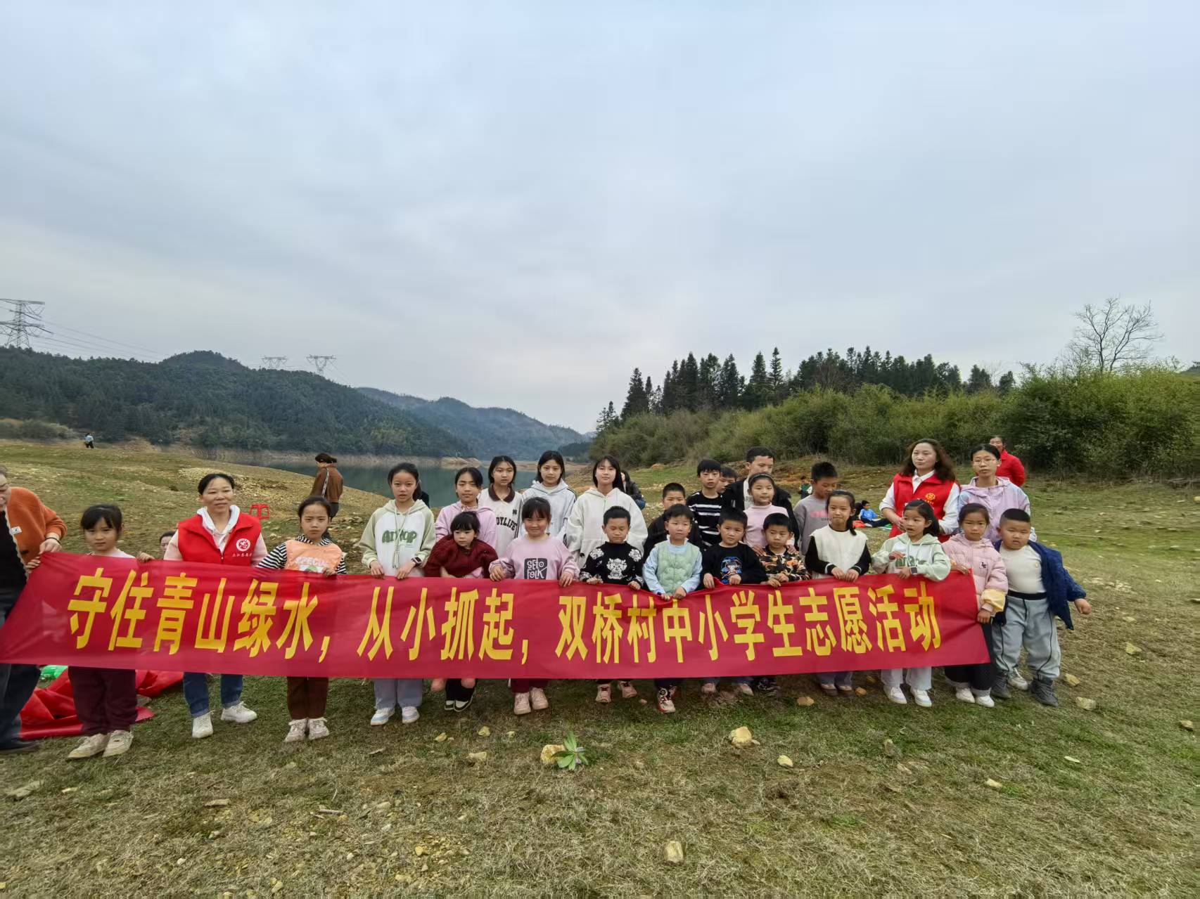 三江镇双桥村开展亲子护水行动清理垃圾近50公斤