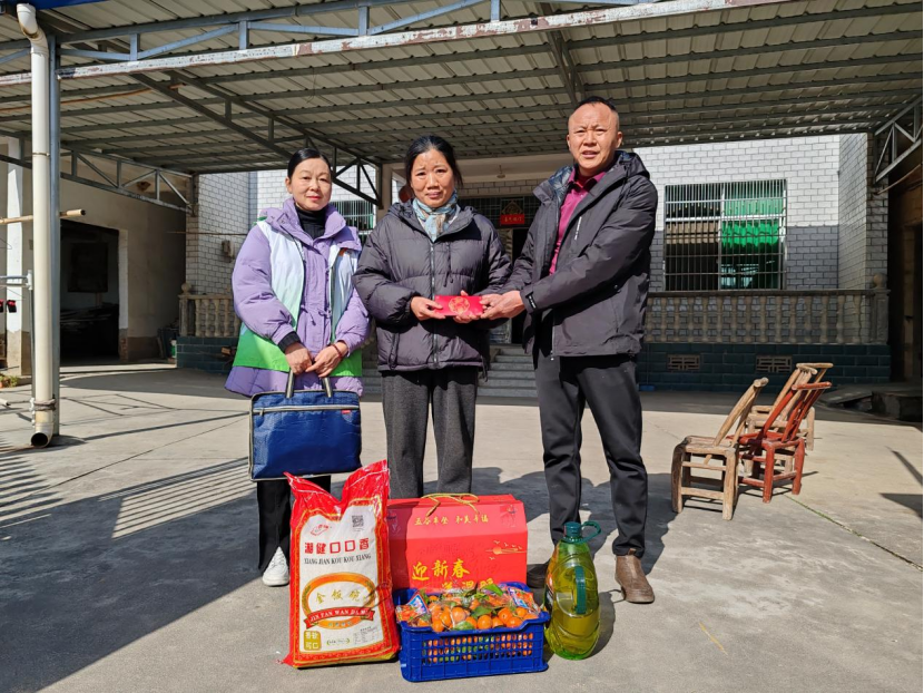 汨罗弼时镇社工站暖心守护自闭症儿童家庭