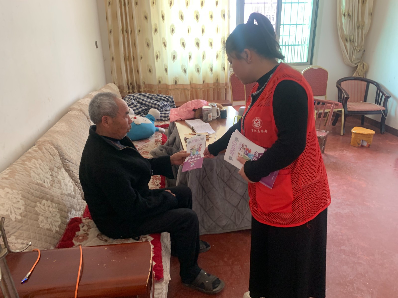 罗江镇：禁种铲毒入户宣传 ，守护绿色无毒家园