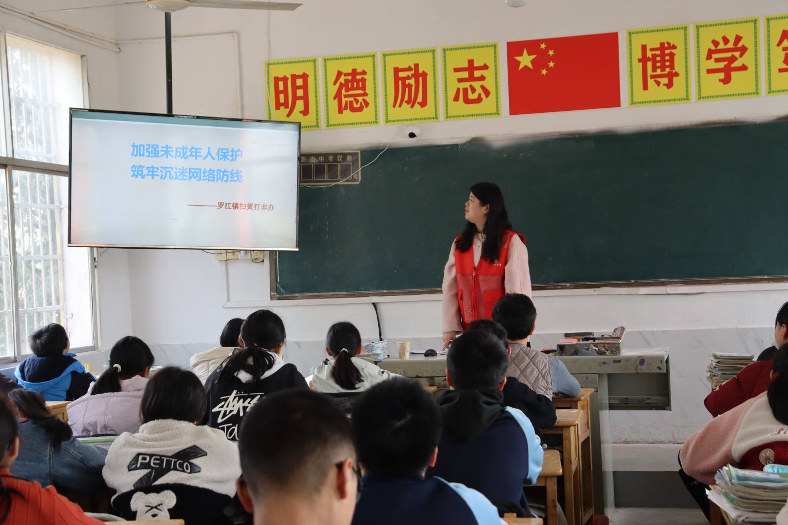 罗江镇：“扫黄打非”进校园，撑起“护苗”保护伞