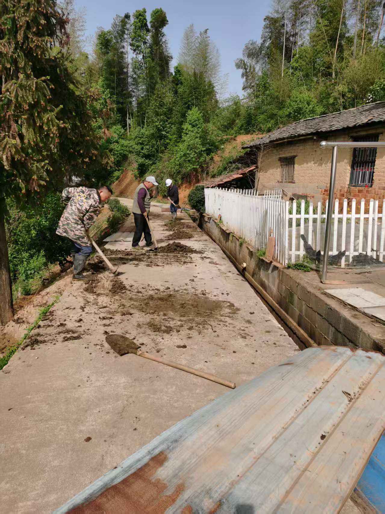 三江镇荆浒村：干群合力护家园，8小时疏通300米沟渠
