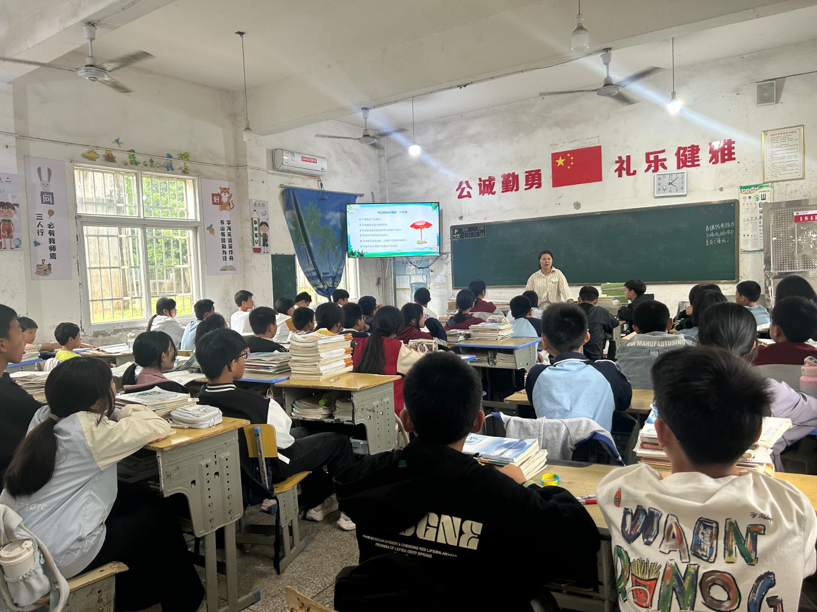五一假期安全先行！大荆镇进校宣讲防溺水