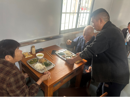 三江镇花桥社区：粽香里的孝老情