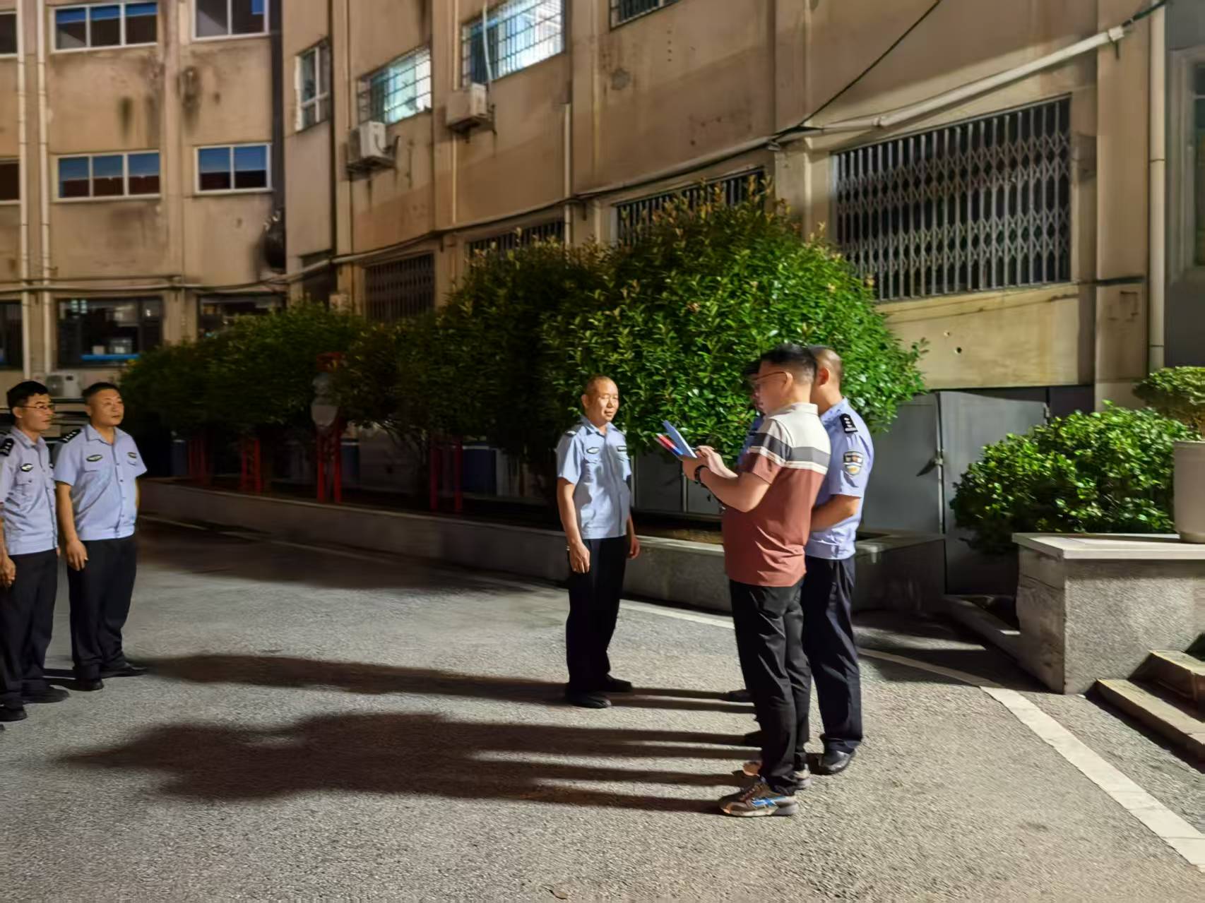 汨罗政法系统突击酒精检测！88名民辅警“夜考”过关